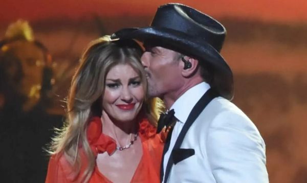 Honoring the Legacy of Loretta Lynn: A Touching Tribute by Faith Hill