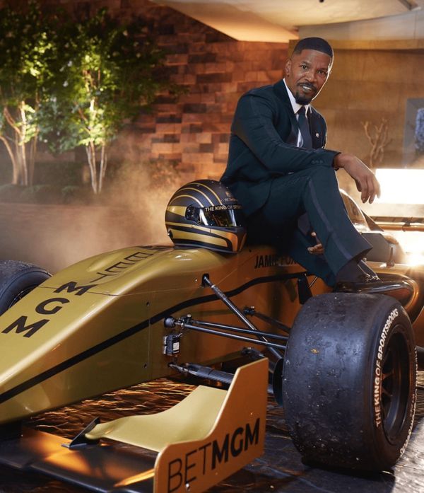 Jamie Foxx Makes a Dashing Comeback: An Inspiring Tale of Resilience and Determination