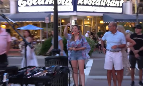 Street Singer Asks Stranger If She 'Knows Journey' And Is Shocked When She Grabs The Mic