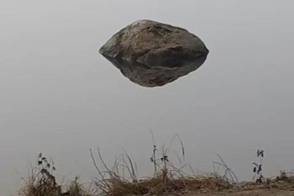 Deconstructing the Illusion: The Truth Behind the Viral ‘Rock Floating in Air’ Image