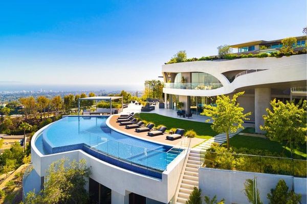 Travis Scott’s Luxurious Mansion in Brentwood: A Modern Marvel